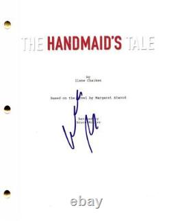 Elisabeth Moss Signed The Handmaid's Tale Pilot Script Authentic Autograph Holo