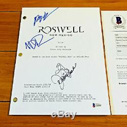 ROSSWELL NEW MEXICO SIGNED PILOT SCRIPT BY 3 CAST with BECKETT BAS COA