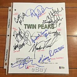 TWIN PEAKS SIGNED FULL PILOT SCRIPT BY 11 CAST with BECKETT COA KYLE MACLACHLAN