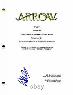 Willa Holland Signed Autograph Arrow Full Pilot Script Hot, Stephen Amell